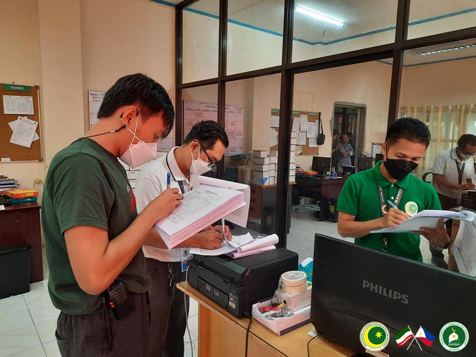 Read more about the article LOOK: An audit team from the Commission on Audit (COA) represented by Lyndon E. Sandukan, OCM-Budget office represented by Nurhassan B. Gubar, and AMS-Property and Supply Division represented by Abdulkahar Canda Usop personally inspected the office a